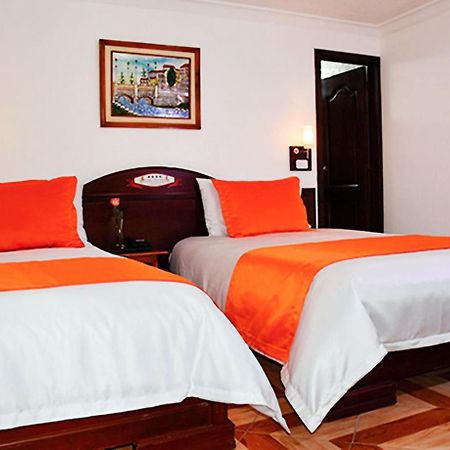 Hotel Plaza Victoria Ибарра Экстерьер фото