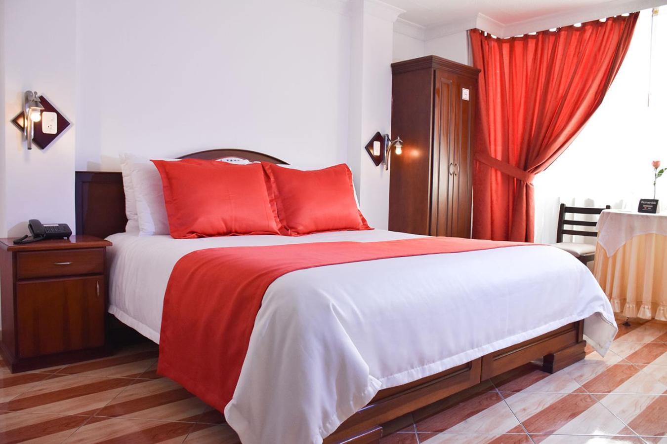 Hotel Plaza Victoria Ибарра Экстерьер фото