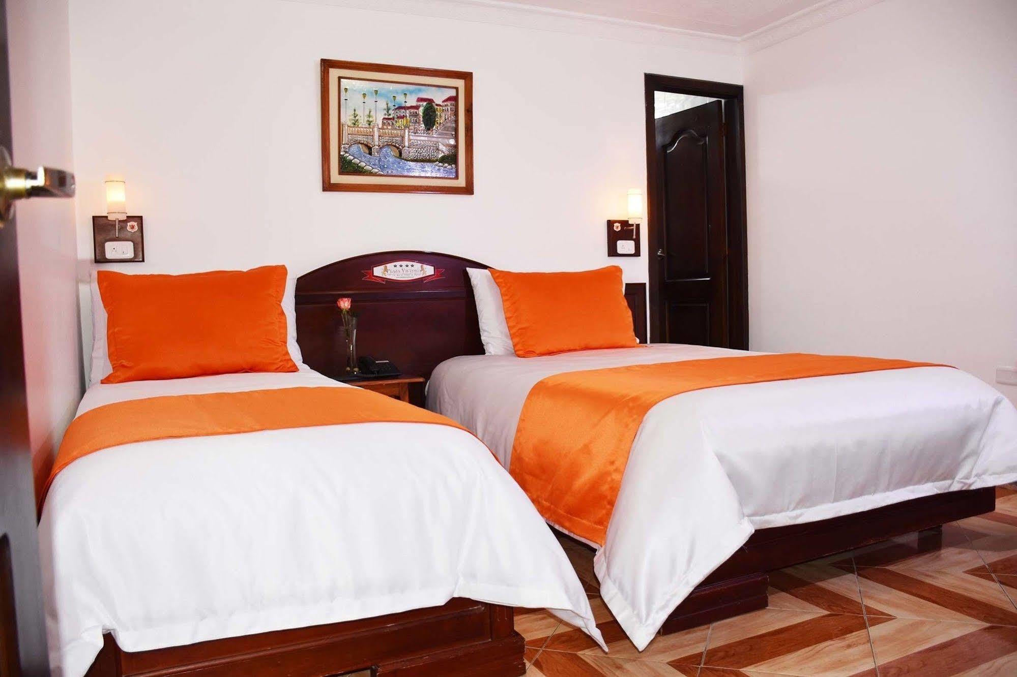 Hotel Plaza Victoria Ибарра Экстерьер фото